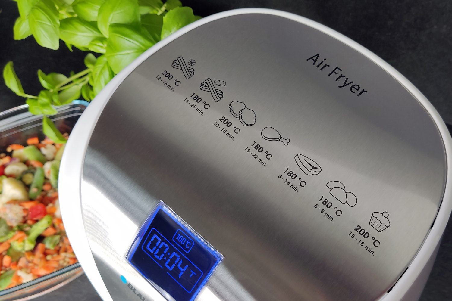 Blaupunkt-airfryer-frytkownica-AFD601 Airfryer Blaupunkt pokazujący czas pieczenia dań