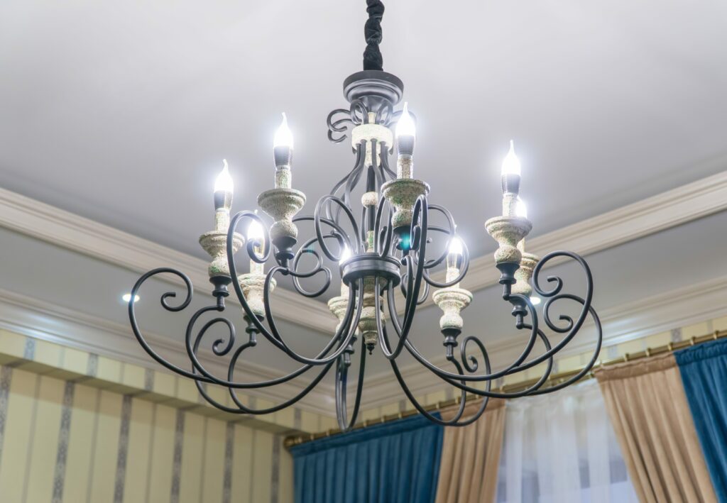 chandelier on the ceiling Żarówka E14 Candle