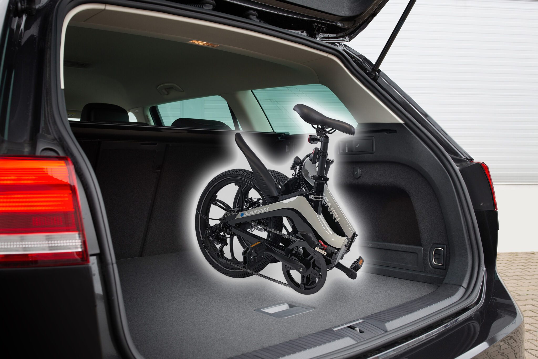 Falt-E-Bike-im-Kofferraum-HENRI