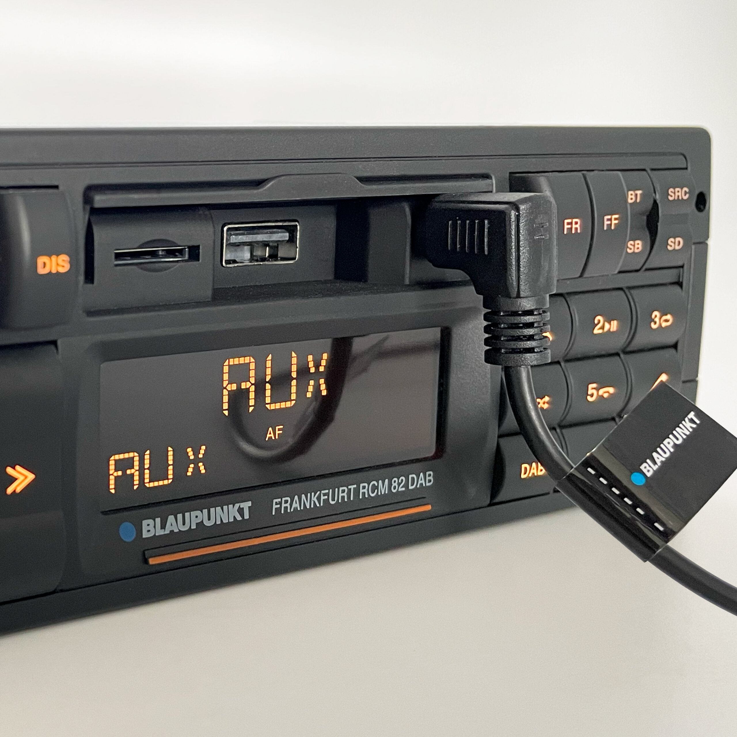 Frankfurt-RCM-82-DAB-Front-Input-AUX