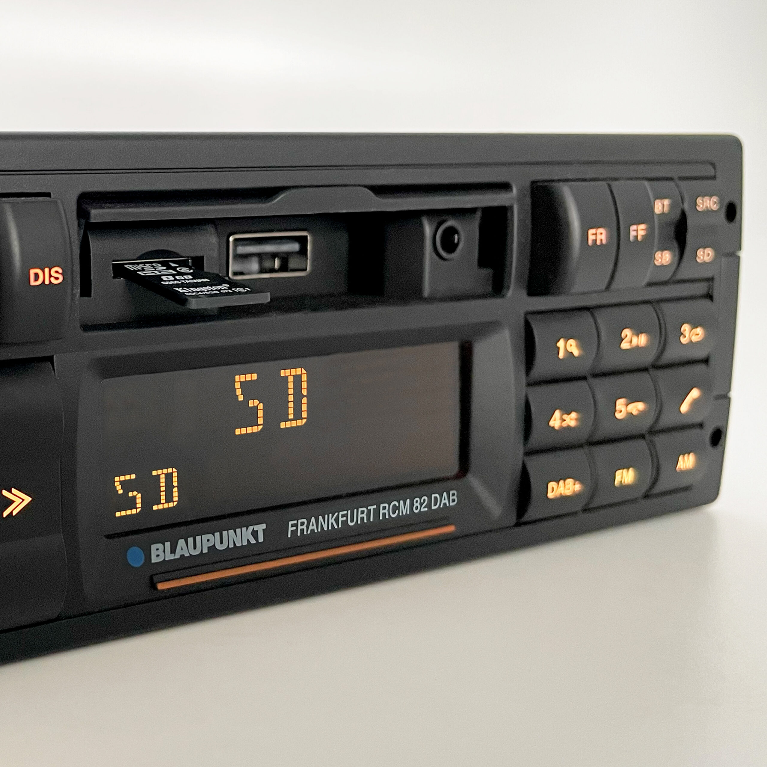 Frankfurt-RCM-82-DAB-Front-Input-SD