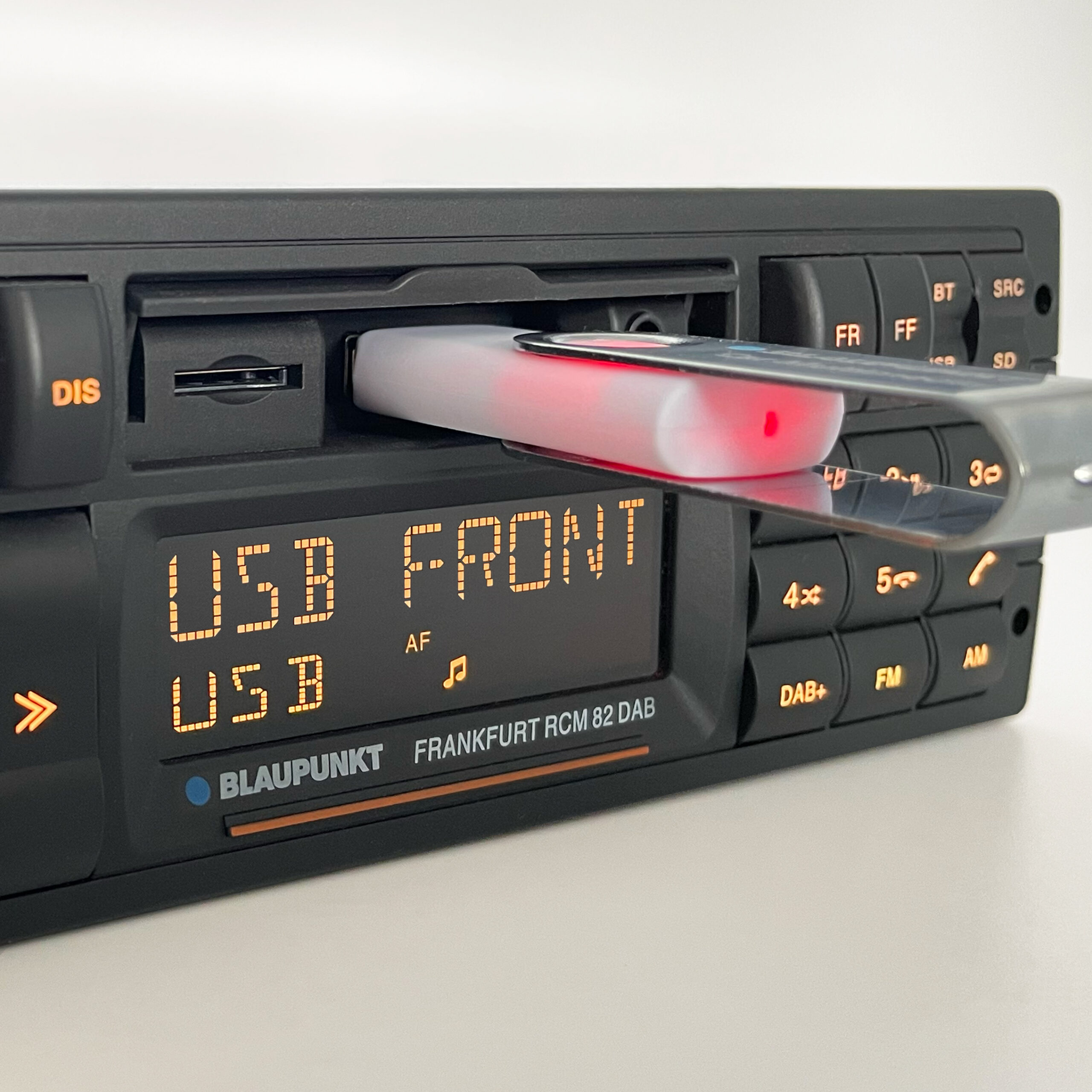 Frankfurt-RCM-82-DAB-Front-Input-USB