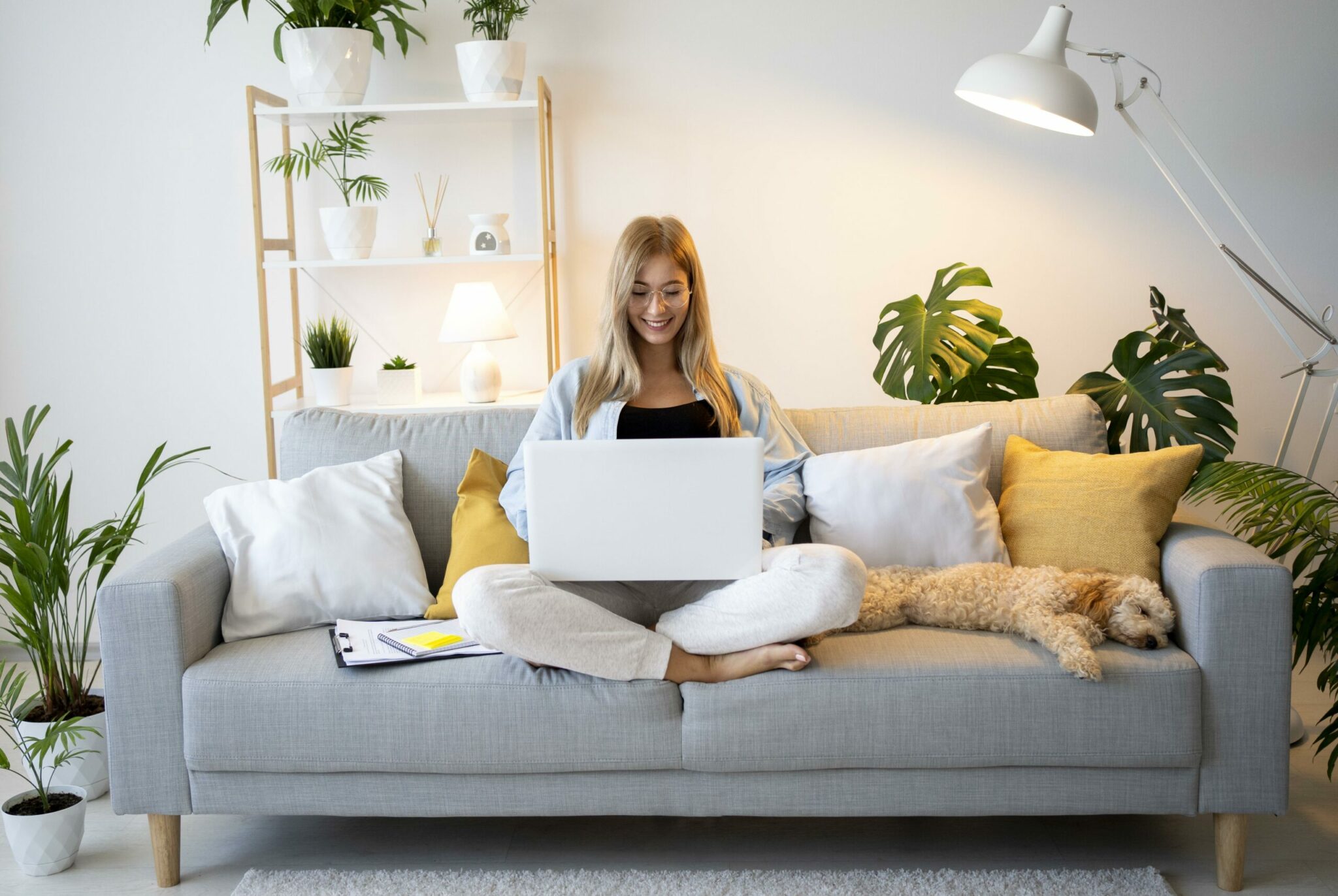Full Shot Woman Working With Dog (1)