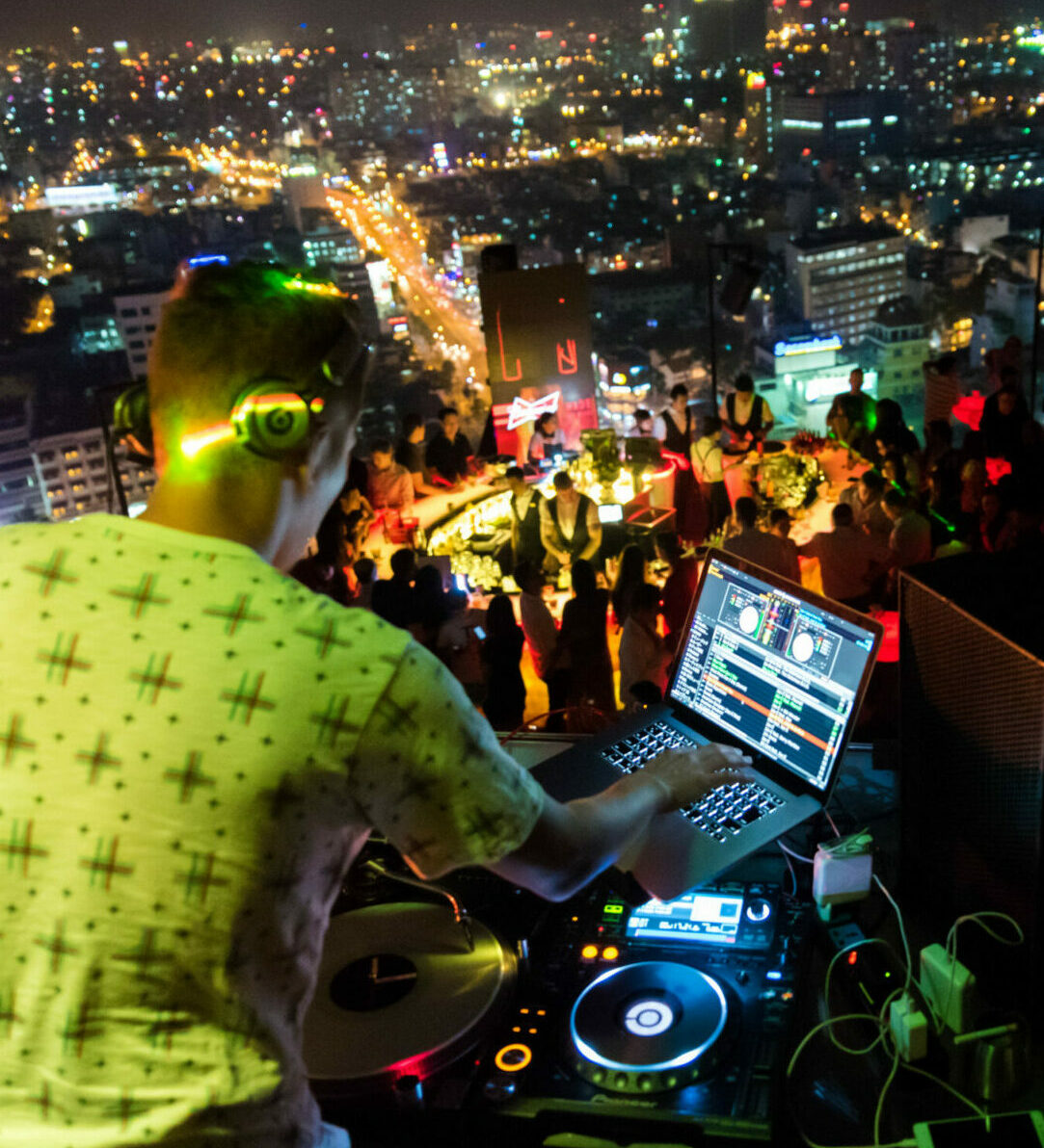 DJ – Party on top of building with music entertainment