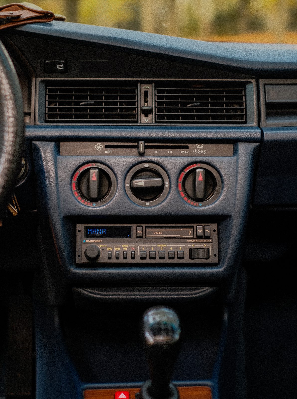 Blaupunkt Hamburg SQM 23 DAB im Mercedes 190 BJ 1989
