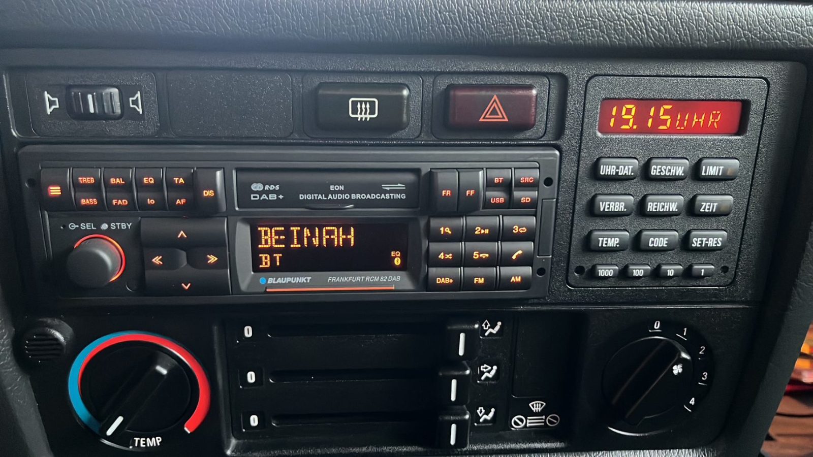 Frankfurt RCM 82 DAB im BMW 325i E30