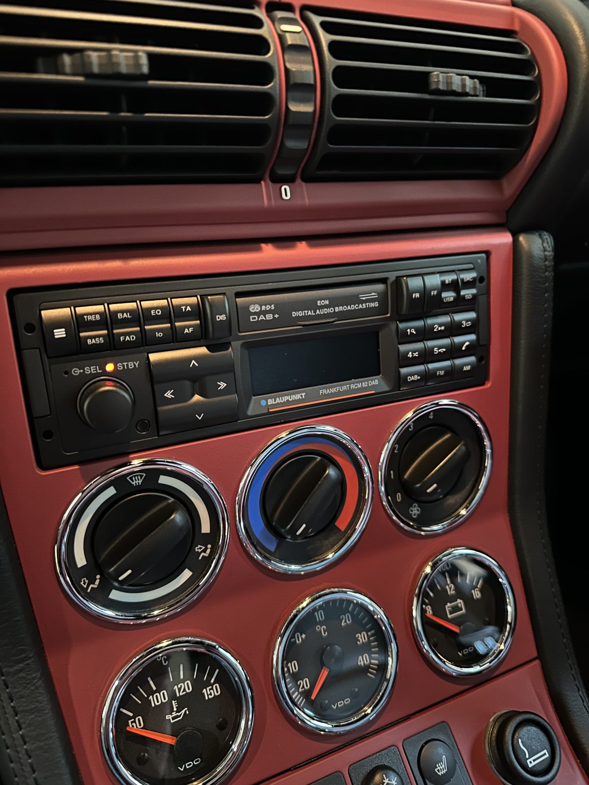 Frankfurt-RCM-82-DAB-im-BMW-M-Roadster