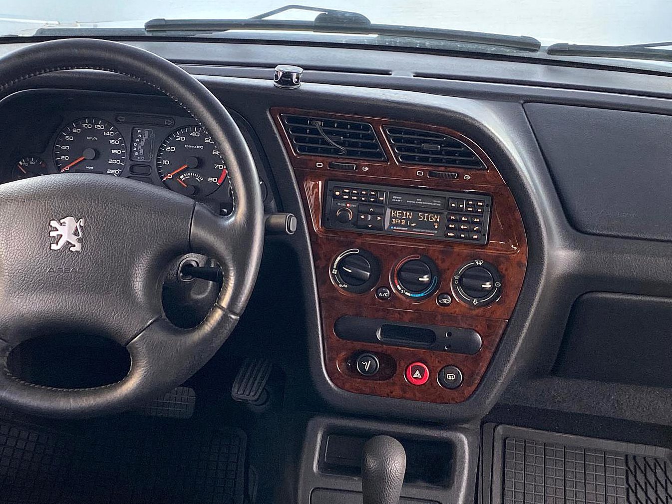 Frankfurt RCM 82 DAB im Peugeot 306