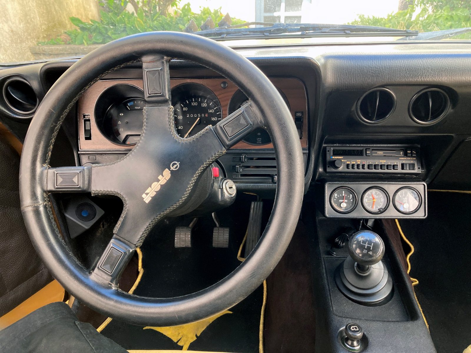 Hamburg SQM 23 DAB im Opel Manta A